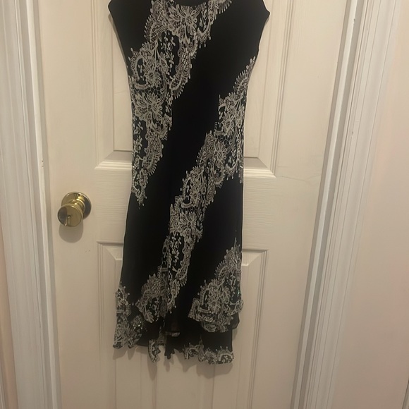 Black and white dress with sequins - Picture 2 of 3